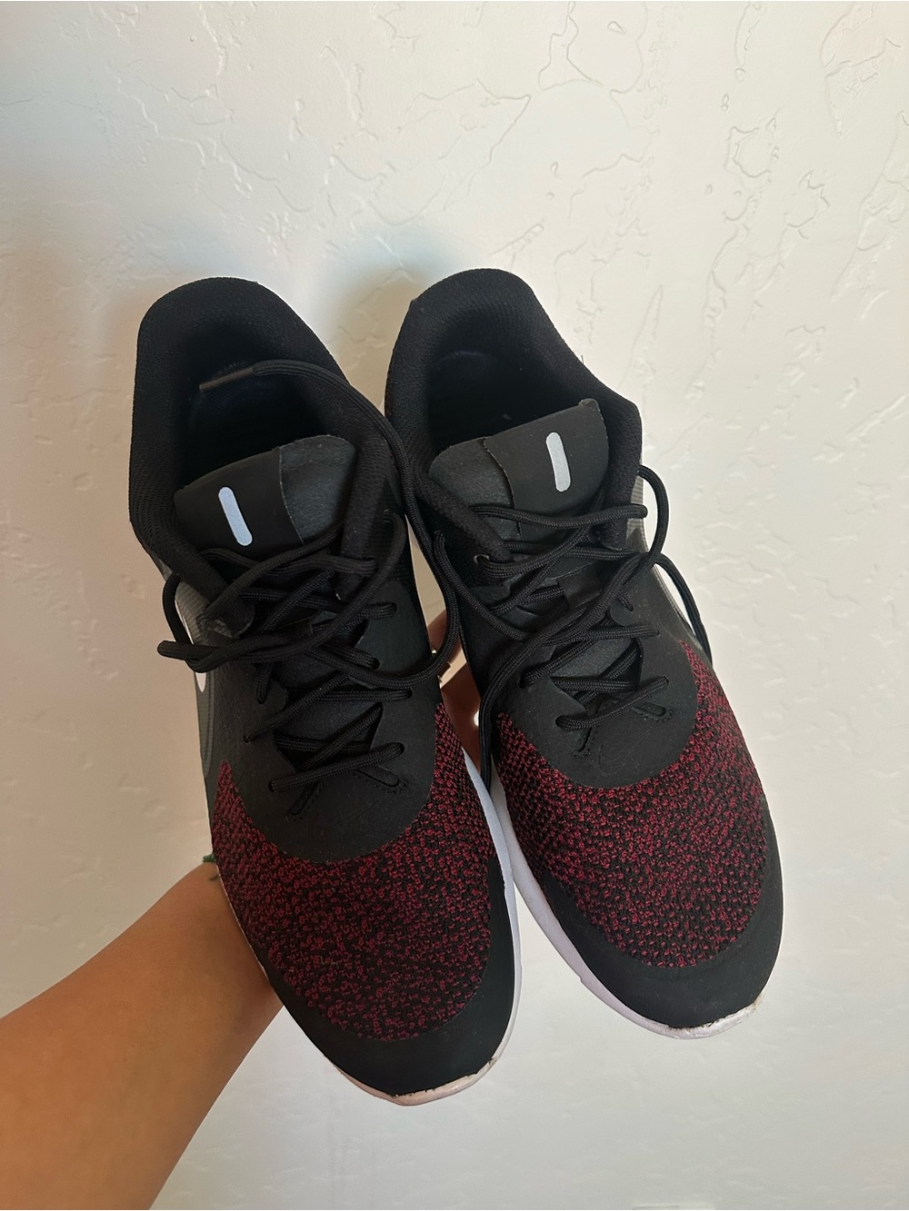 Nike Men's Black and Burgundy Knit Athletic Sneakers